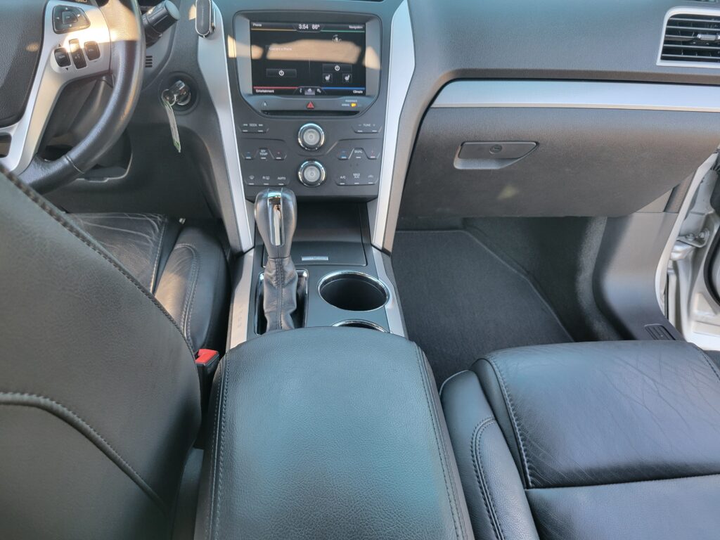 2013 Ford Explorer XLT 4-wheel drive for sale, High Desert Motors, 10201 N 35th Avenue, Phoenix, AZ 85051 (602) 319-8777. Car Fax 1-Owner, No Accidents!