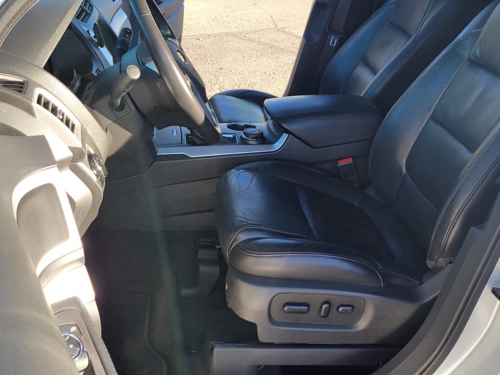 2013 Ford Explorer XLT 4-wheel drive for sale, High Desert Motors, 10201 N 35th Avenue, Phoenix, AZ 85051 (602) 319-8777. Car Fax 1-Owner, No Accidents!